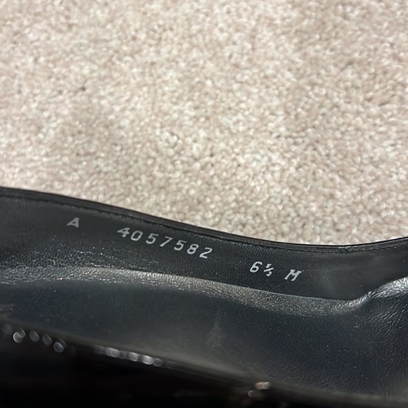 Stuart Weitzman Black Patent Round Toe Heels - Picture 5 of 6